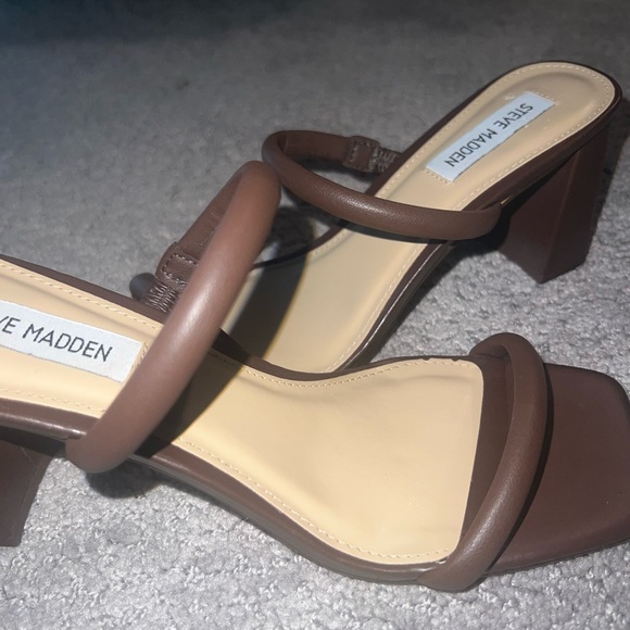 Open Toe Chunky Heel Feom Steve Madden. Smooth Brown Leather - Picture 2 of 4